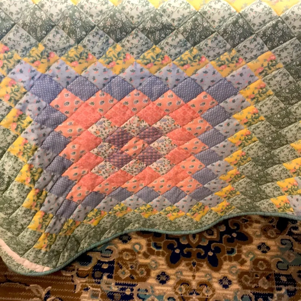 Handcrafted Round Table Cloth - Picture 4 of 9